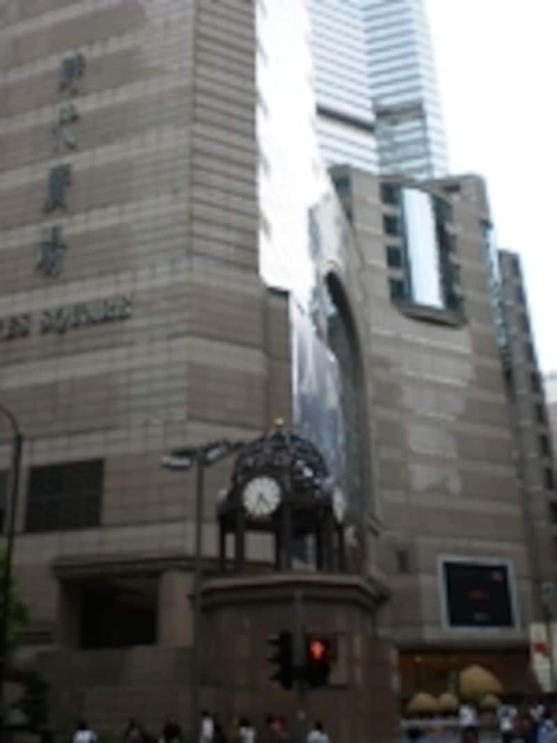 待ち合わせ場所としてよく使われるタイムズスクエア前