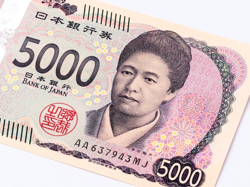 津田梅子の五千円札が額面の8倍以上の金額に！ 一体なぜなのでしょうか？ ※画像：PIXTA（画像はイメージ）