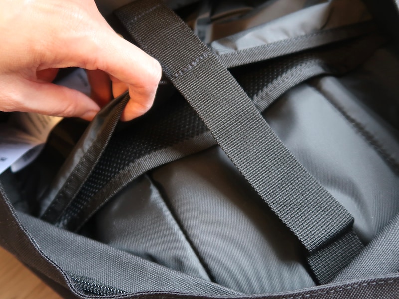 通常のポケットとメッシュポケットの二重構造