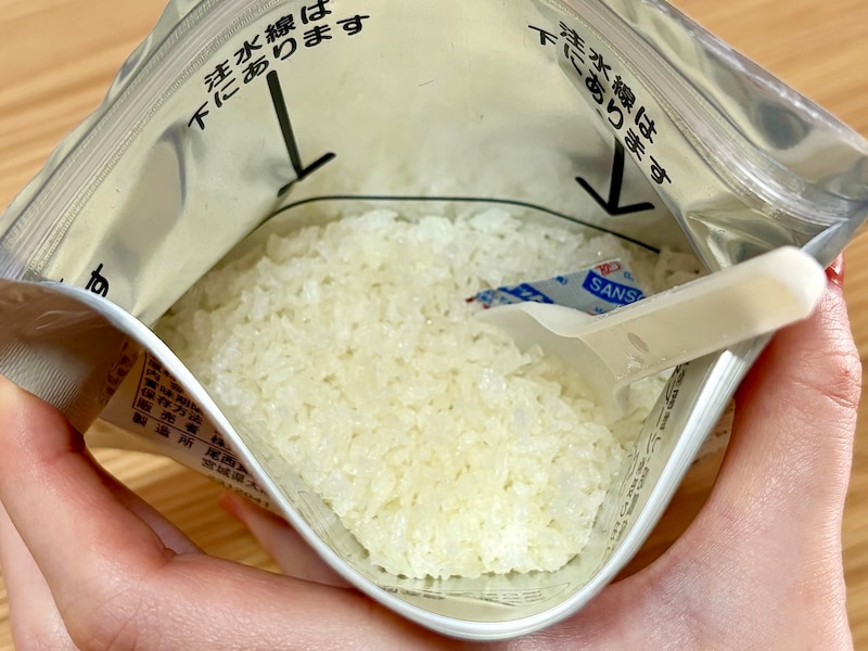 非常時に頼りになる備蓄ごはん。スプーンもついていて便利です
