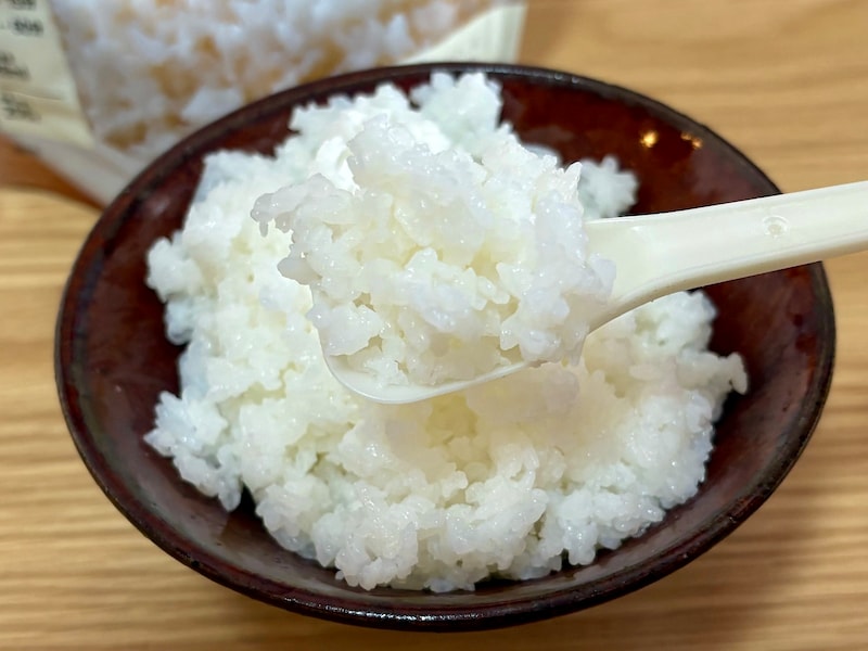 15分待つだけであっという間に炊きたてごはんが出来上がり。国産米がうれしい！