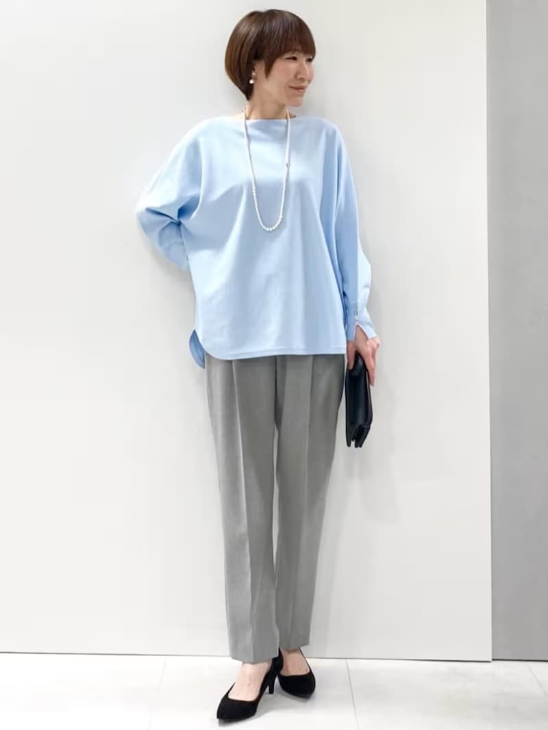 【OKコーデ】ゆったりトップスにはほっそりパンツでバランスを取って　出典：WEAR