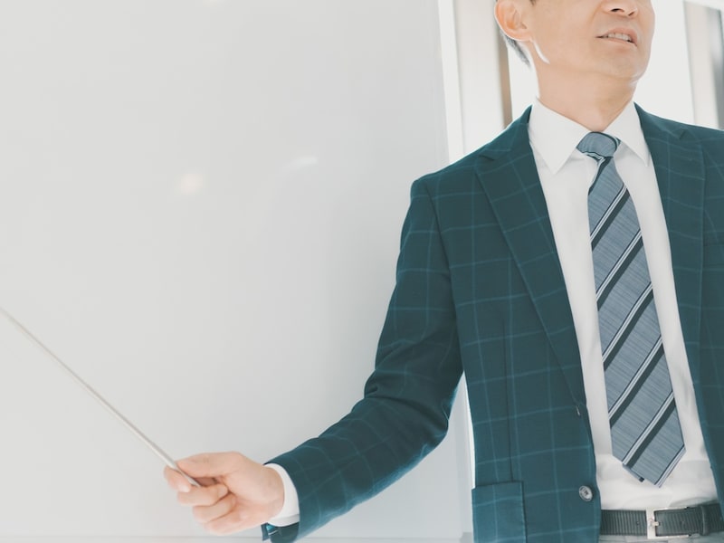 教育者として培った情報収集力を家計管理にも活かしている ※画像：PIXTA