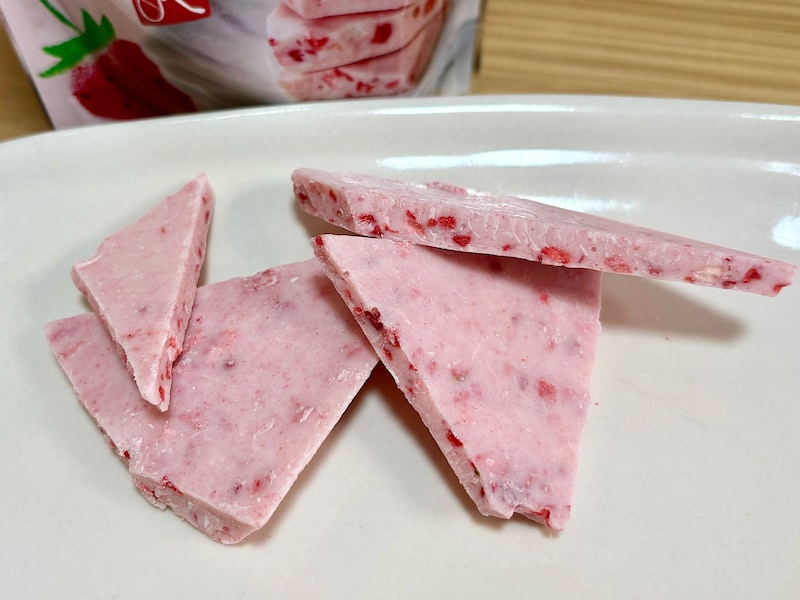 いちご好き大満足の、いちごの味わいが濃厚なチョコレート。バリバリ食べられて食感もGood！&nbsp;