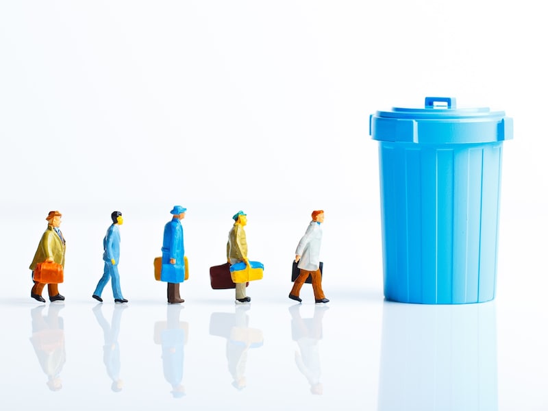 「捨てない方がいい人間関係」とは？（画像：PIXTA）