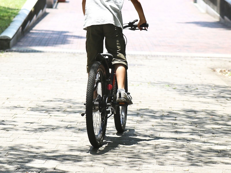 子どもが起こした自転車事故で、高額賠償を命じられることは少なくない  ※画像：PIXTA