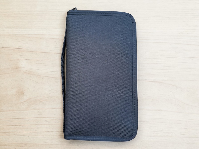 パスポートケース　クリアポケット付