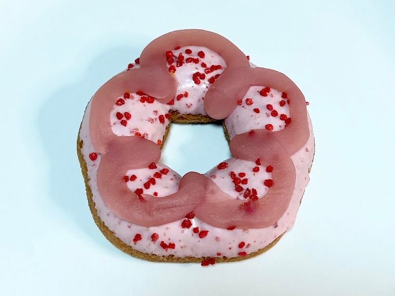 「桜もちっとドーナツ 咲くいちごみるく」テイクアウト216円/イートイン220円