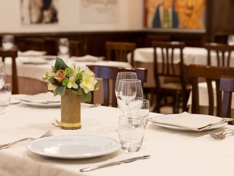 息子一家がやたらと外食に誘ってくる理由は……(画像:PIXTA)