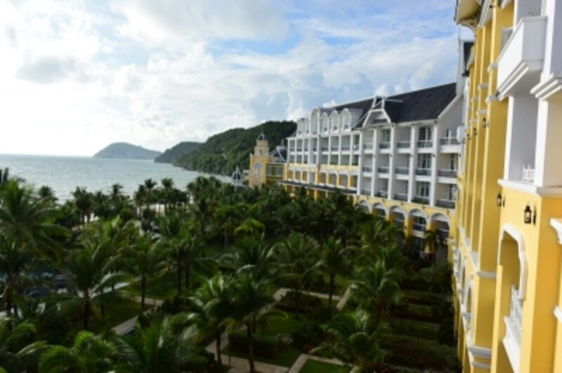 建築家ビル・ベンスリーがアイデアからデザインまで手掛けた、JWマリオット・フーコック・エメラルド・ベイ・リゾート＆スパ