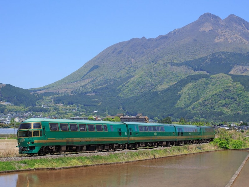 70代男性_シニア旅行_特急ゆふいんの森