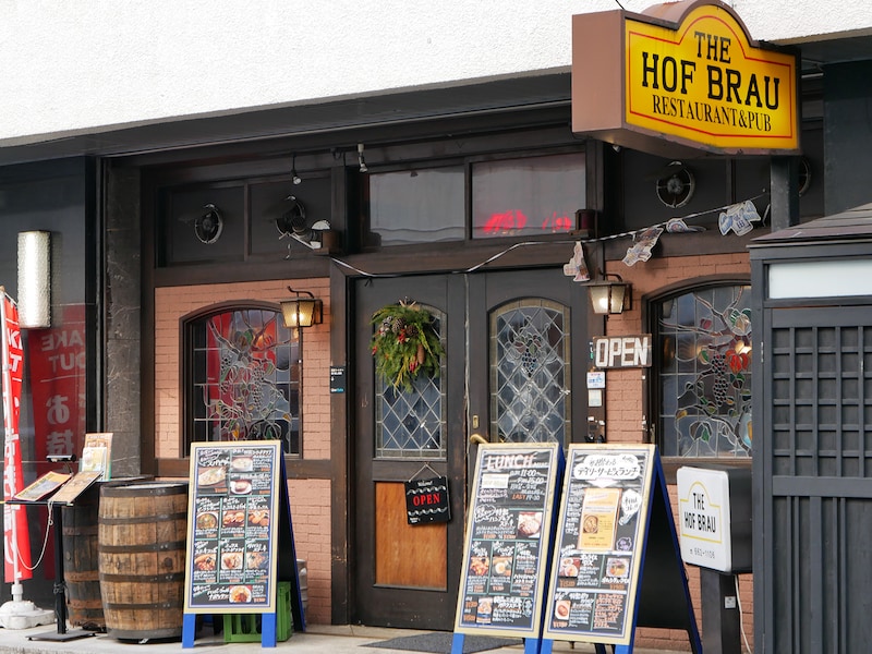 黄色い看板が目印（筆者撮影）