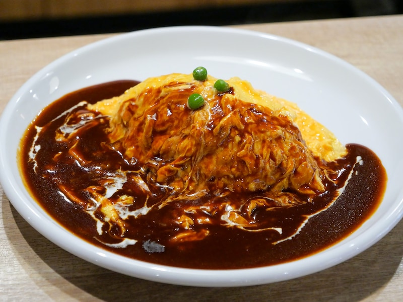 横濱たちばな亭「洋食屋さんのオムレツライス」（税込1250円）（筆者撮影）