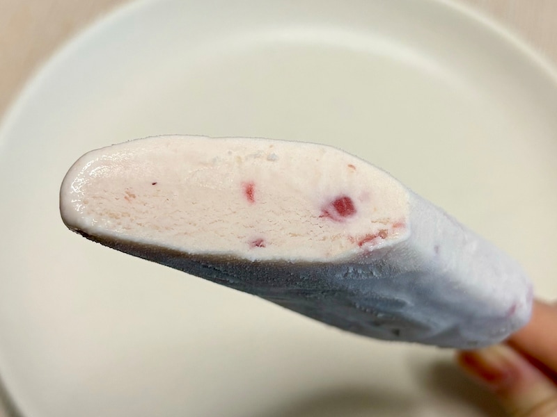 完熟いちごの甘みと、ミルク感あふれるクリーミーな味わいが絶品！  