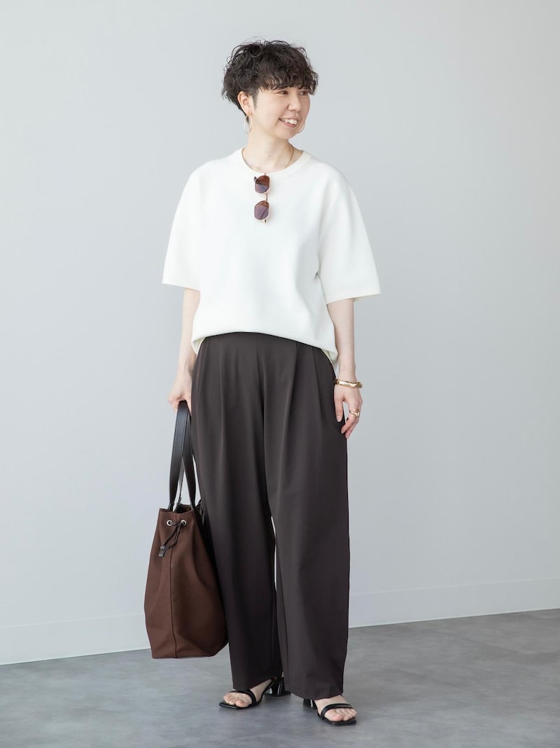 メンズのニットTシャツは女性でもゆったりと着られて◎　出典：StyleHint