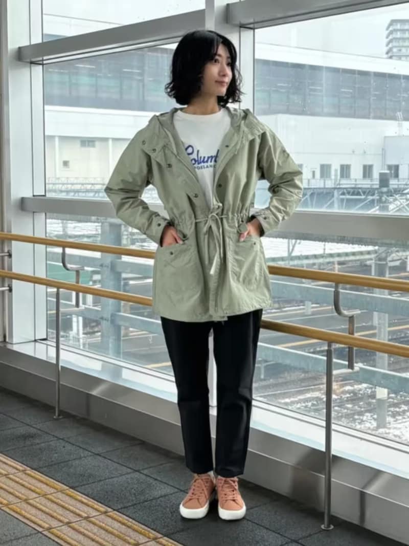 ウエストマークでスタイルアップもかなうアウトドアコーデ　出典：WEAR