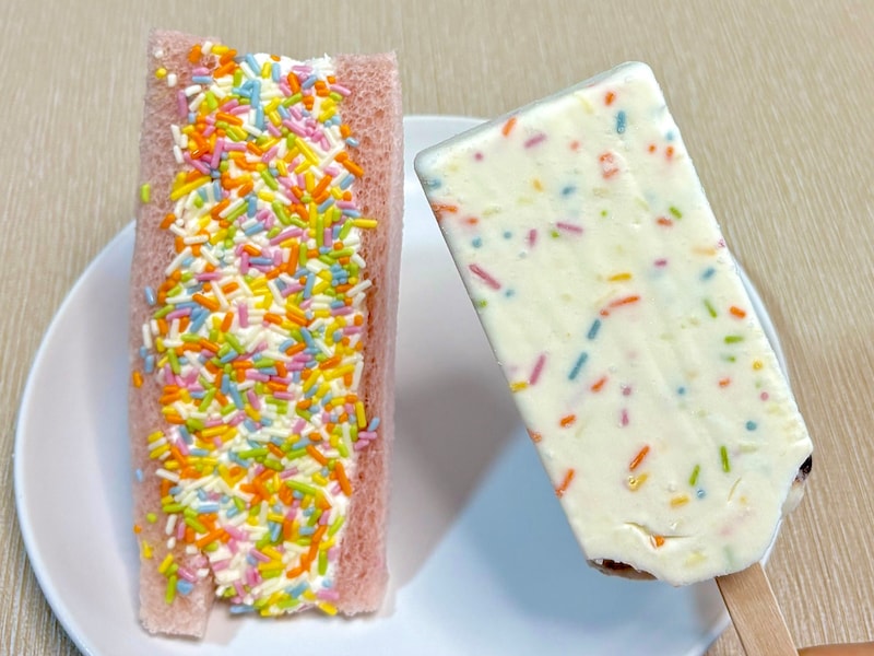 売り切れの店舗も続出! コンビニで買える「カラースプレー」スイーツ2品