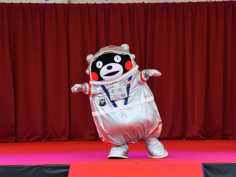 誕生祭名物「モンコレ」に宇宙服で現れる＝3月14・15日、熊本市