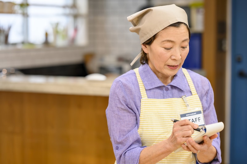 飲食店で働く女性