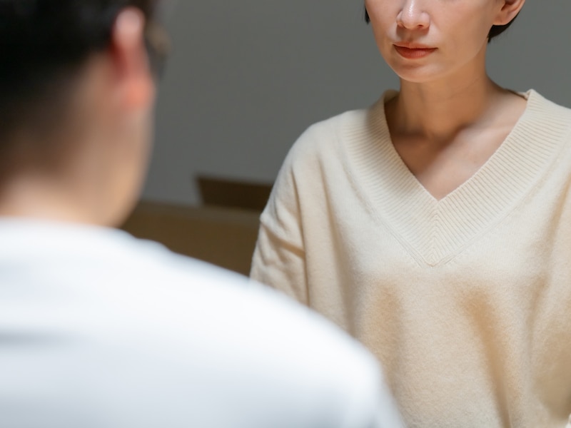 夫はどこで不倫相手と出会ったのか、どうして不倫したのか？（画像：PIXTA）