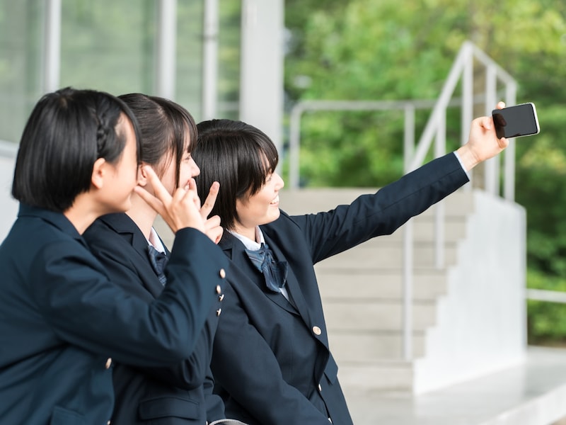 娘の「容貌コンプレックス」が心配（画像：PIXTA）