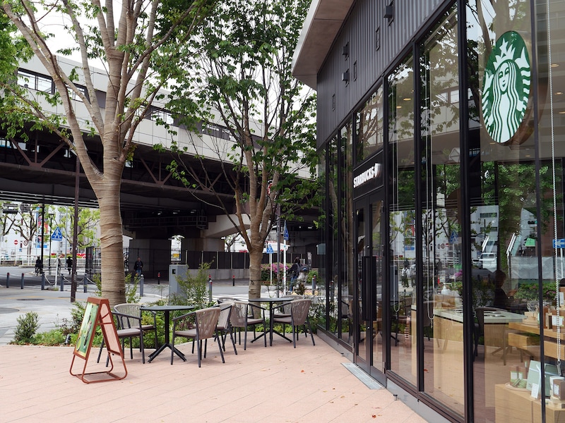 スターバックス ティー ＆ カフェのテラス席（筆者撮影）