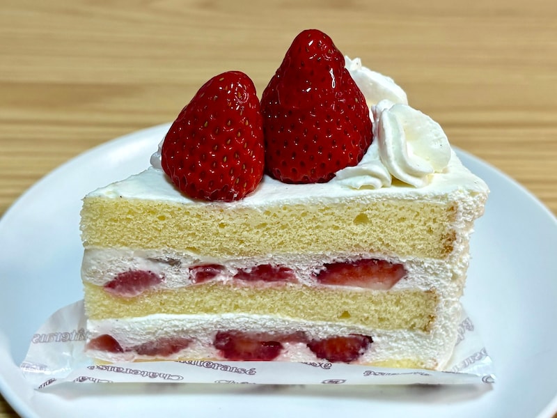 「北海道産純生クリーム使用 プレミアムショート苺」648円（税込）  