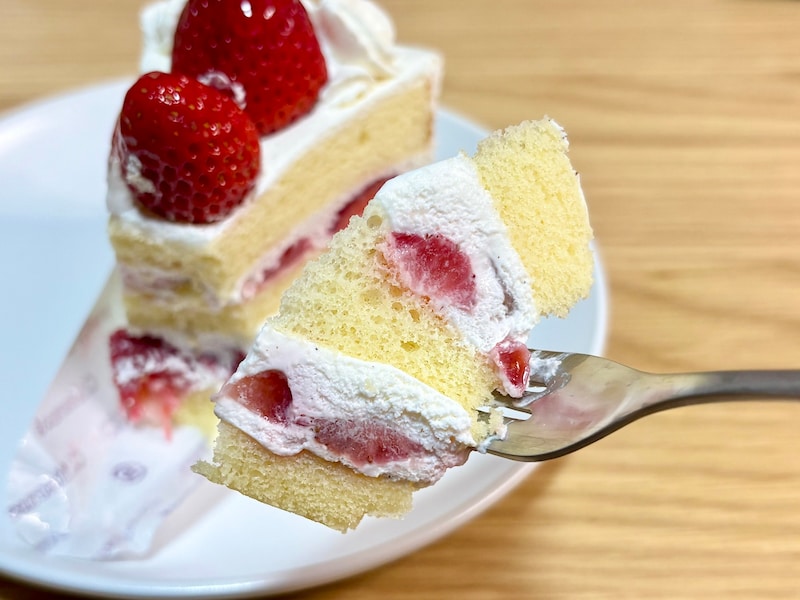 いちごの果肉がたっぷり！ いちごのおいしさを存分に満喫できるショートケーキです 