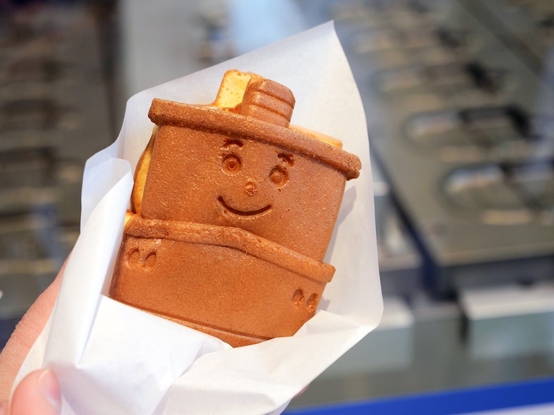 横濱ハーバースタジアム「ハーバーくんサンド」（税込300円）（筆者撮影）