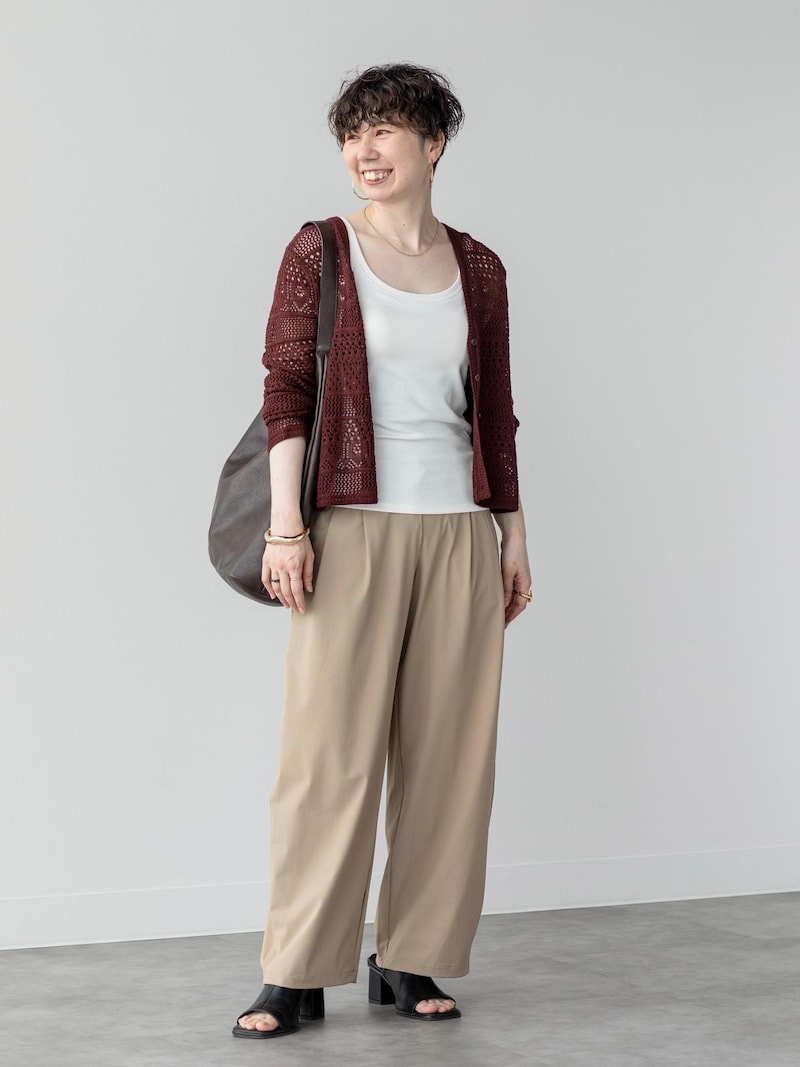 さらっと羽織るだけでおしゃれ見えします　出典：WEAR