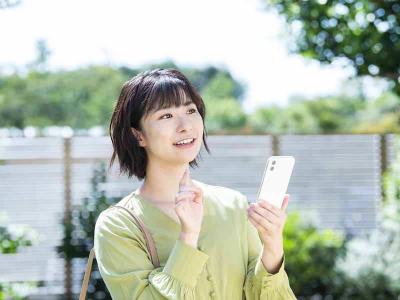 生活費を抑えるために注目の株主優待（画像：PIXTA）