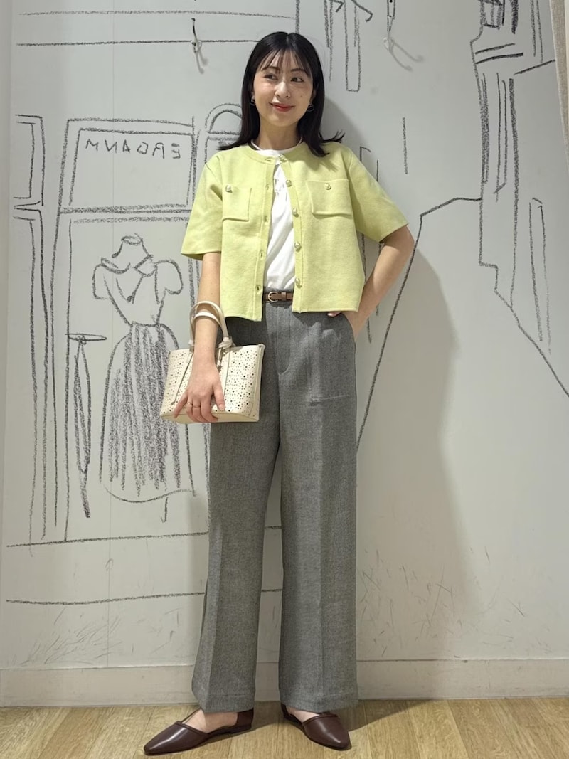 半袖カーディガンで体温調整しながらおしゃれ感もプラス 出典:WEAR