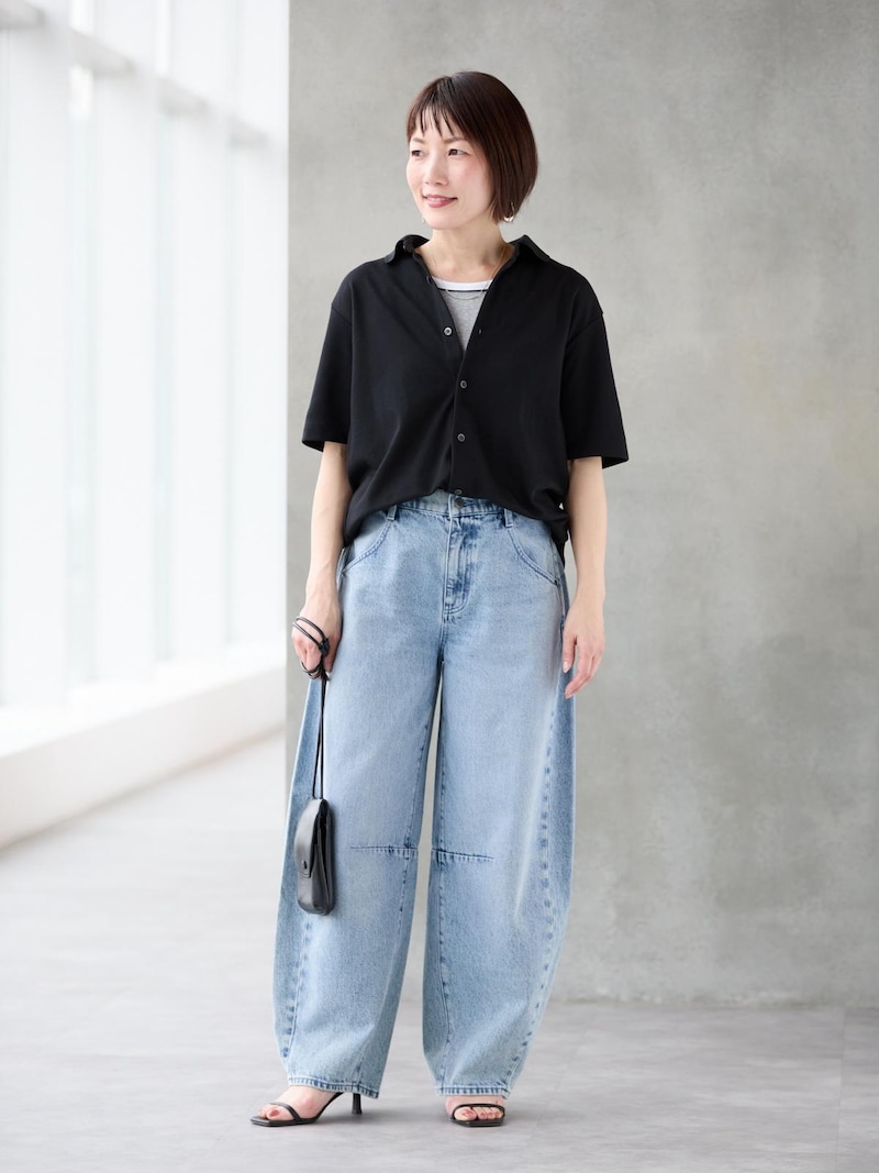 フロント部分がフルオープンのデザインなのでトップスにも羽織りにも使えます　出典：StyleHint