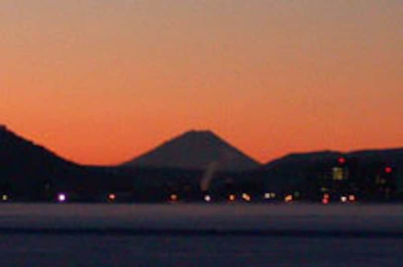 夜前の富士山の風景