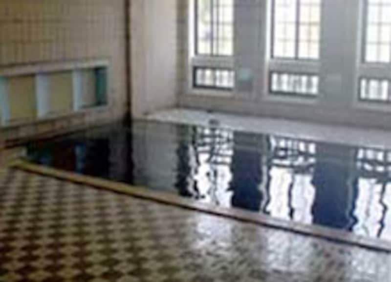 大理石の千人風呂