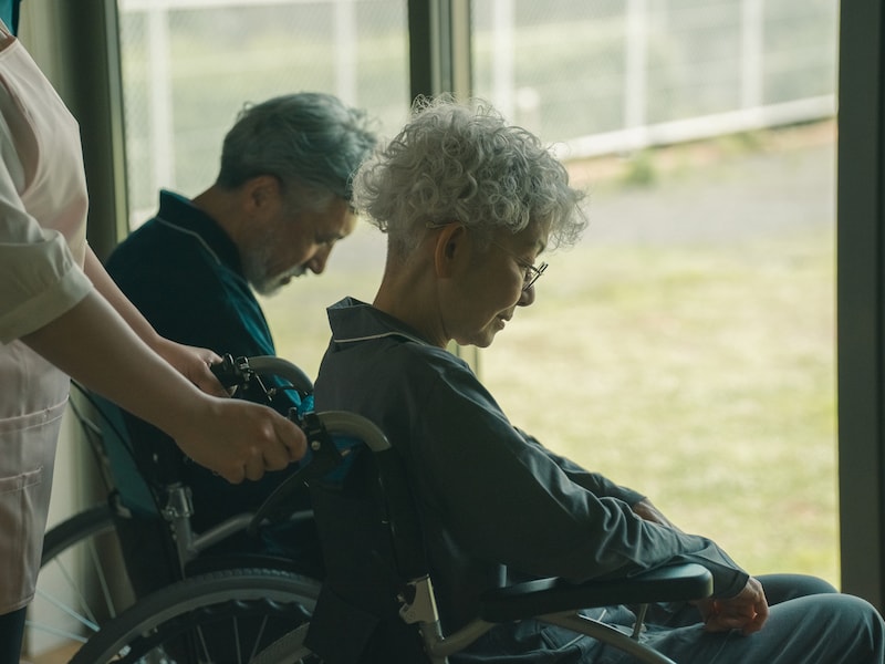 超高齢社会の日本において、「認知症」は決して他人事ではありません。 ※サムネイル画像：PIXTA