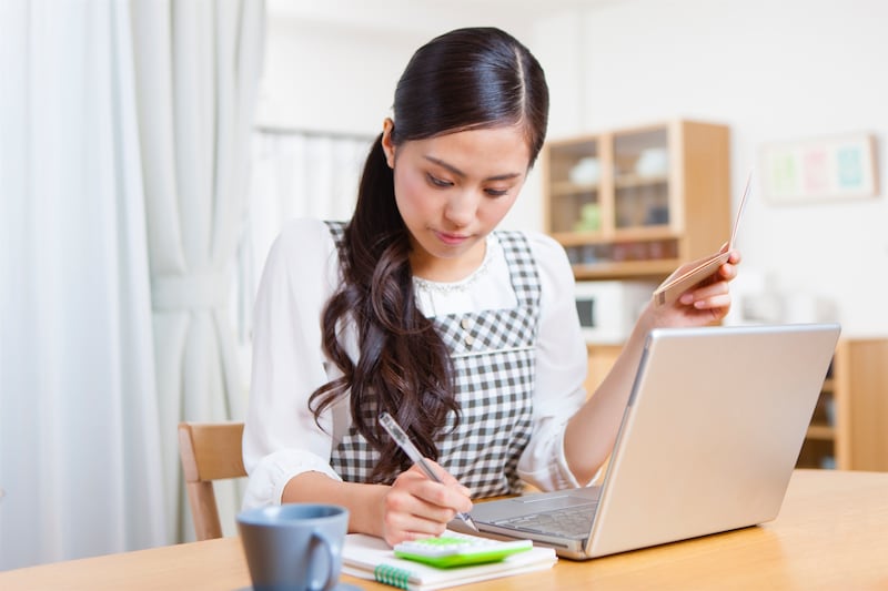 元銀行員は見た！老後破産しないための「通帳」との付き合い方（画像：amanaimages）