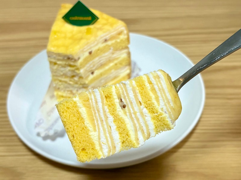バニラ風味クレープのおいしさに、レモンの爽やかな味わいとはちみつの甘い風味が広がります