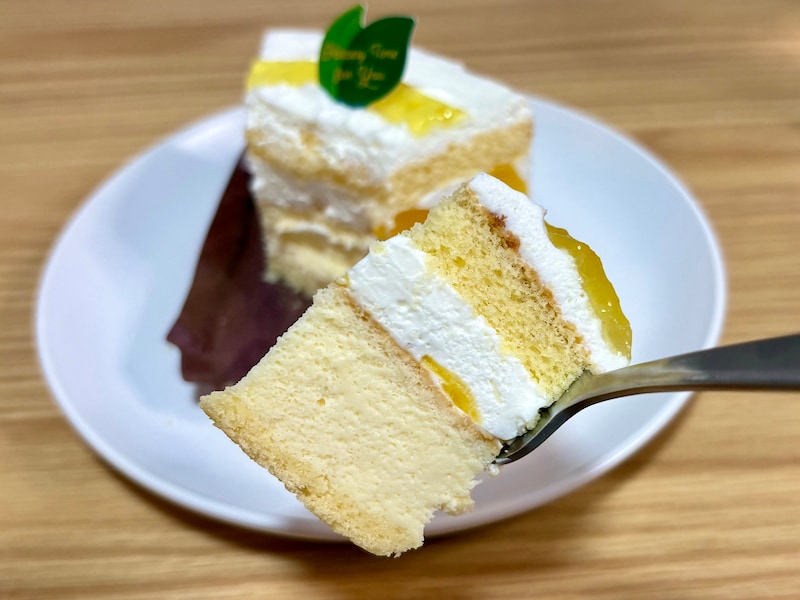 ふんわりとした口どけに、レモンとチーズの味わいが相性抜群!