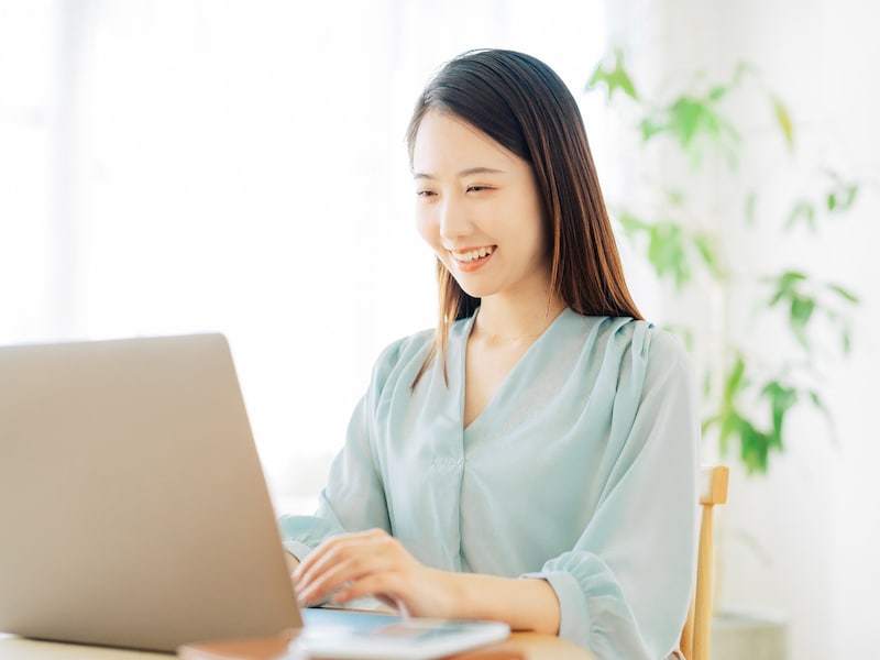 金利が上昇すると債券価格は下がる？（画像：PIXTA）