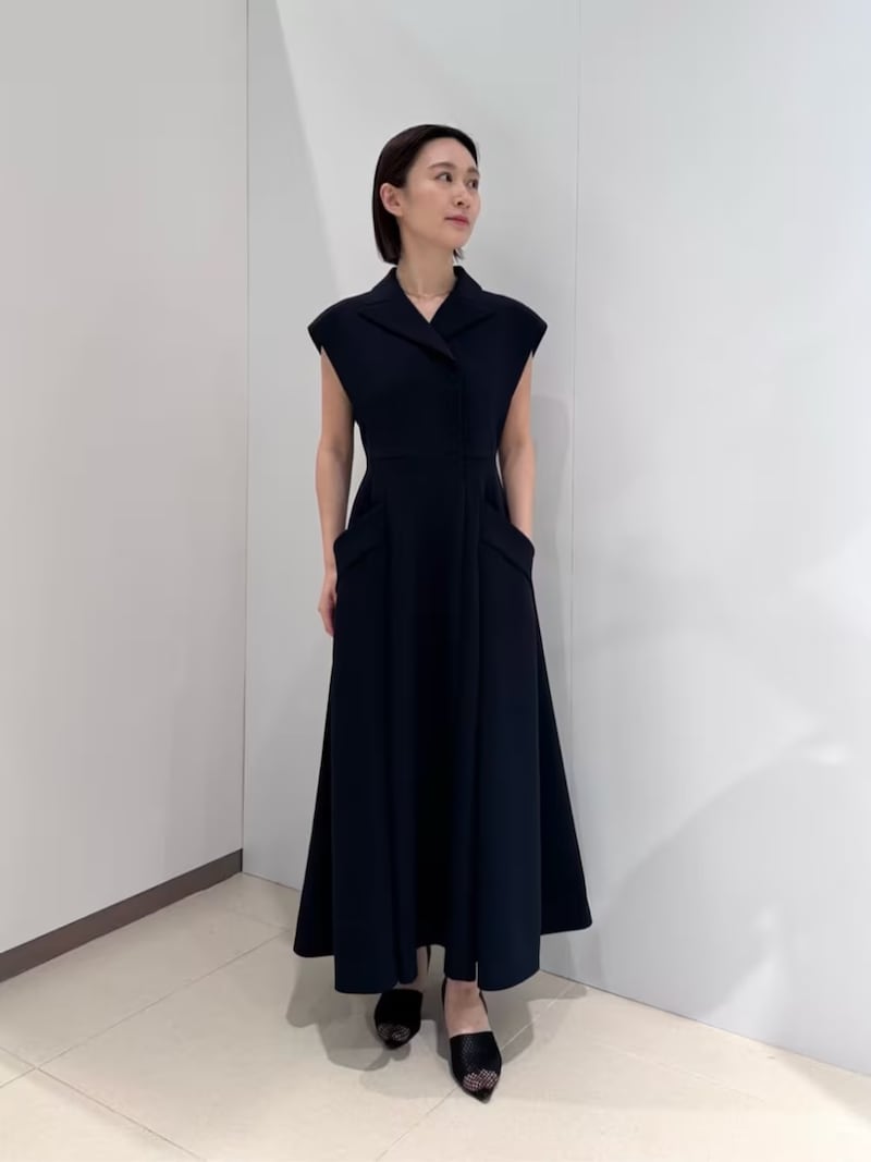 きちんと感のあるワンピースはオンオフ問わず着られて万能です　出典：WEAR