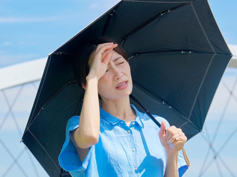 暑さでつらそうな人