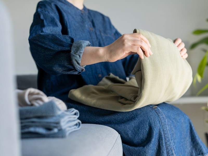 旅行のために女性が見直した出費とは ※画像:PIXTA