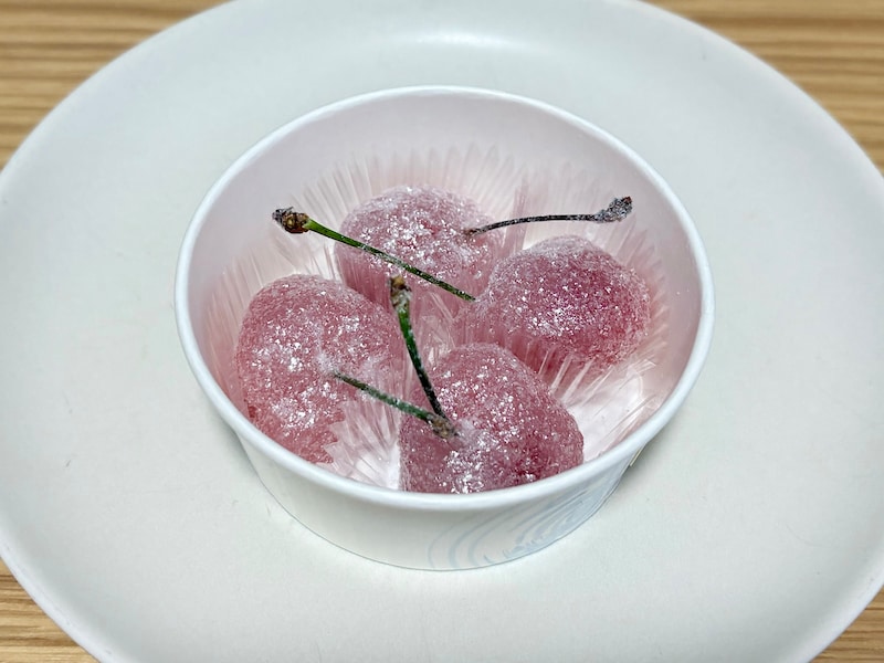 「さくらんぼ餅」 4個入 518円(税込)