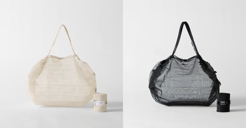 「Shupatto メッシュバッグ 25L」。新色サンドベージュ（左）とブラック（※画像：マーナ）