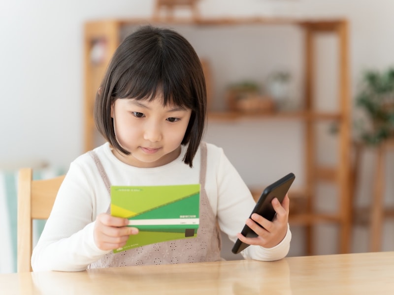 2027年にも創設が見込まれる「こどもNISA」のポイントは？（画像出典：PIXTA）