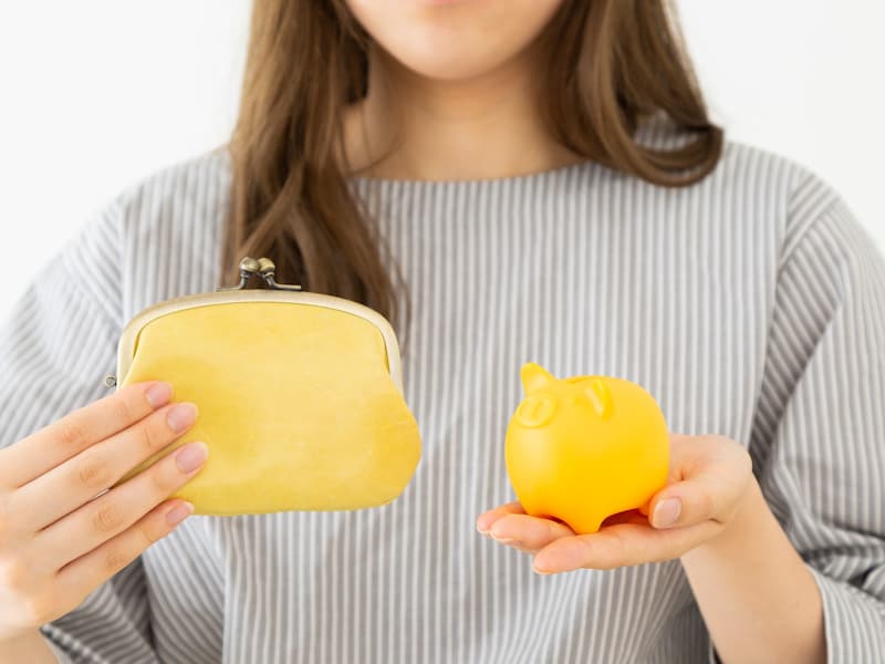 ゆうちょ銀行の自動積立定額貯金、最低いくらから始められる?(画像:PIXTA)