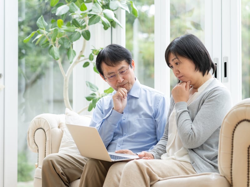 60歳からは年収180万円まで働けると聞きましたが、いつから適用されますか？（画像：PIXTA）