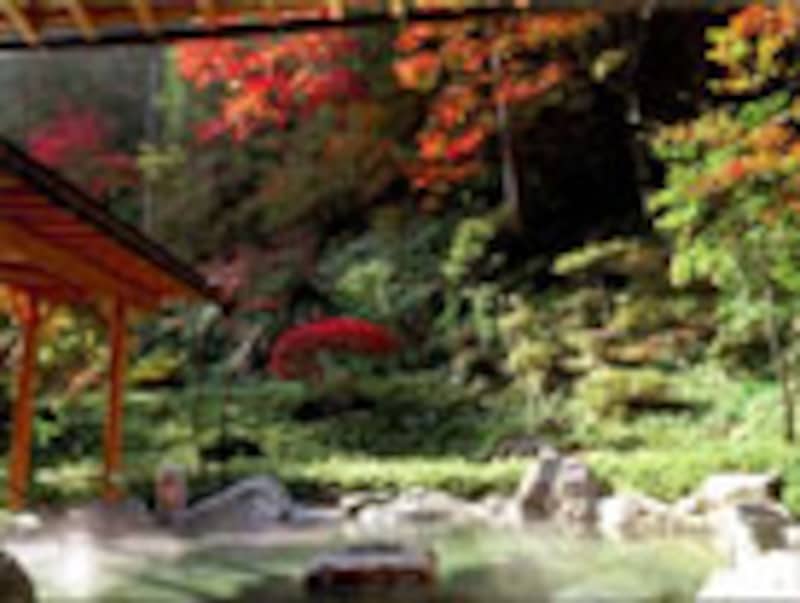 紅葉の露天風呂