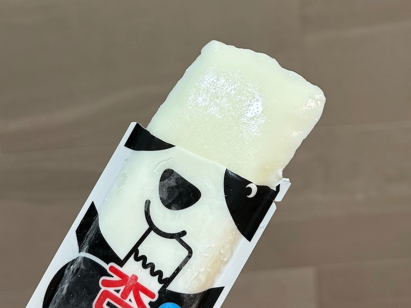 杏仁豆腐のようなつるんともっちり食感のアイスです